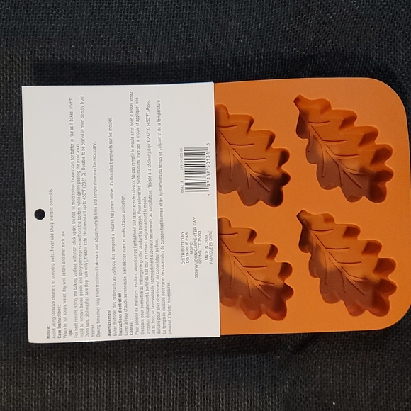 Silicone treat Mold, Bakeware, Leaves, Thanksgiving - Picture 4 of 7